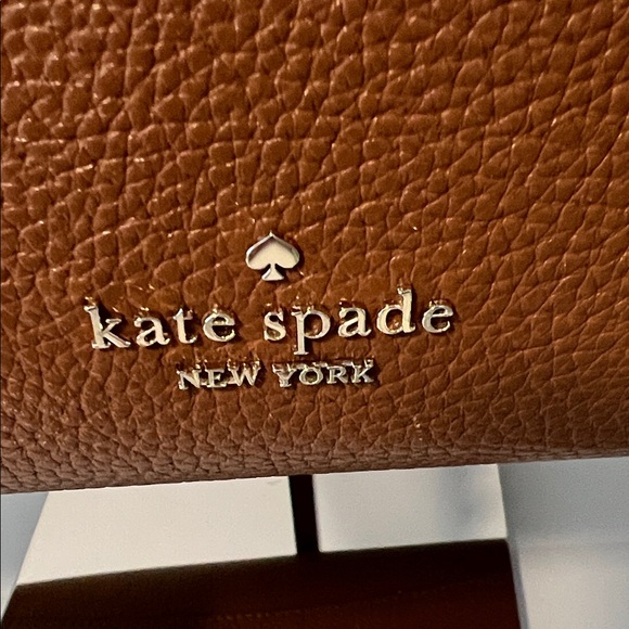 Kate Spade Tan Leather Shoulder Bag with three compartments. - Picture 2 of 12